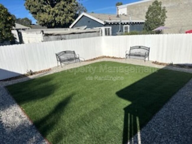 Building Photo - 1519 W 22nd Pl