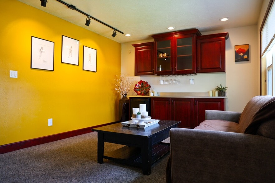 Building Photo - 812 Sacajawea Dr