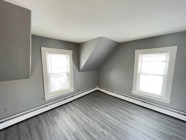 Building Photo - 114 S Jewett St