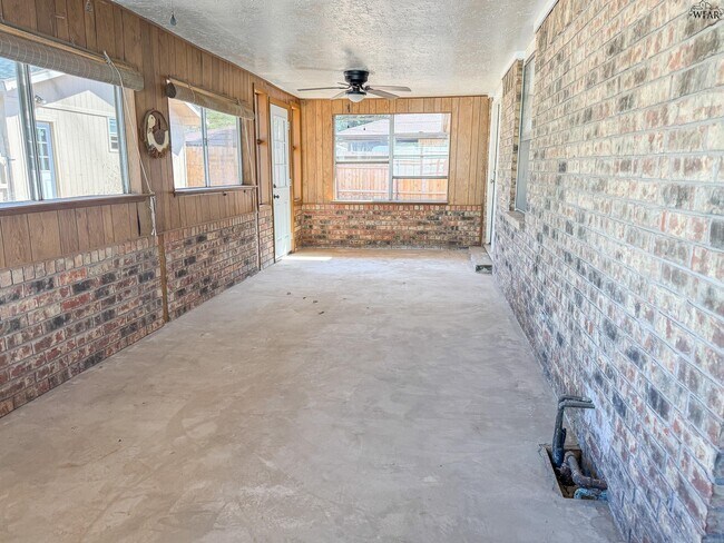 Building Photo - 4600 Belmount Dr