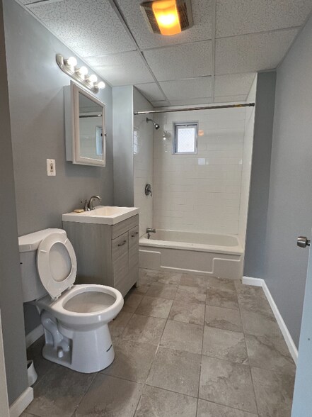 Building Photo - 42 Houghton St