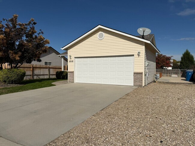 Building Photo - Great 4 bed 2 bath home with RV parking in...
