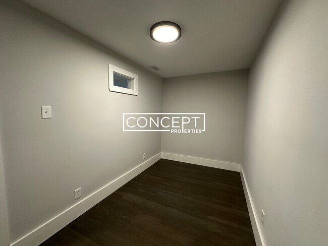 Building Photo - 118 Marginal St