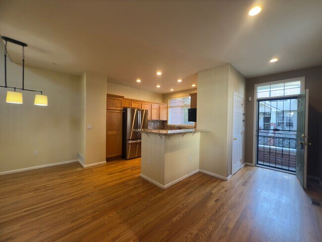 Building Photo - $O DEPOSIT OPTION. SPACIOUS 3-BEDROOM TOWNHOUSE IN KENSINGTON TOWNHOMES