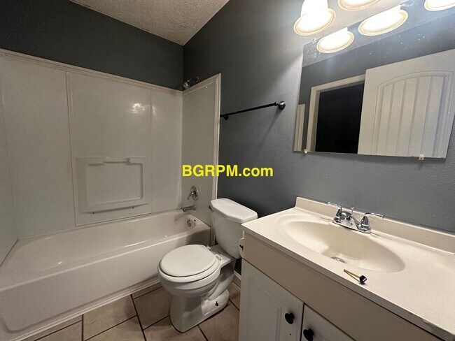 Building Photo - 3 BD, 2 BA, Home in Cabot