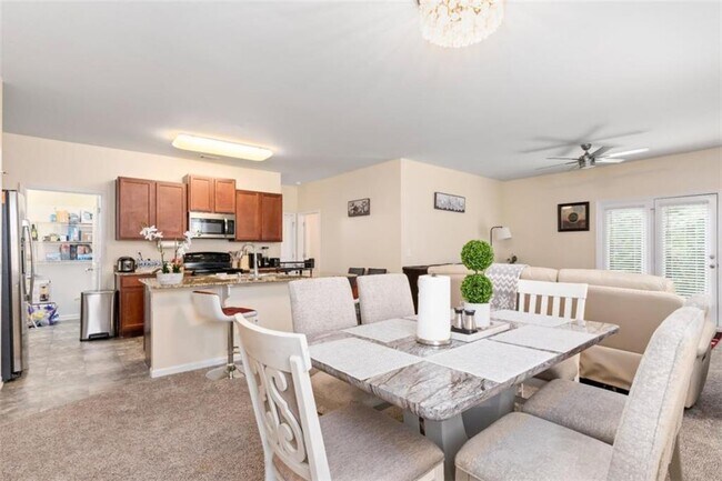 Building Photo - 2896 S Hills