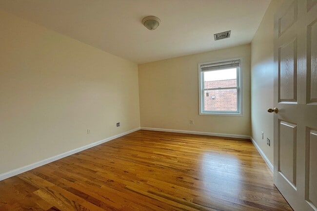 Building Photo - 264 Custer Ave
