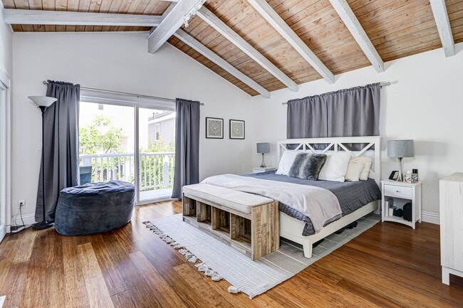 Building Photo - REMODELED, BRIGHT & AIRY HOME ON ONE OF TH...