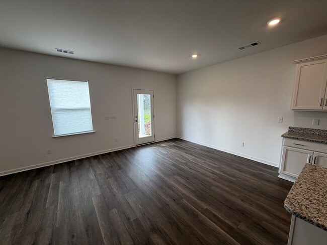 Building Photo - Beautiful 3 Bed 2 Bath New Construction Home in Shelbyville