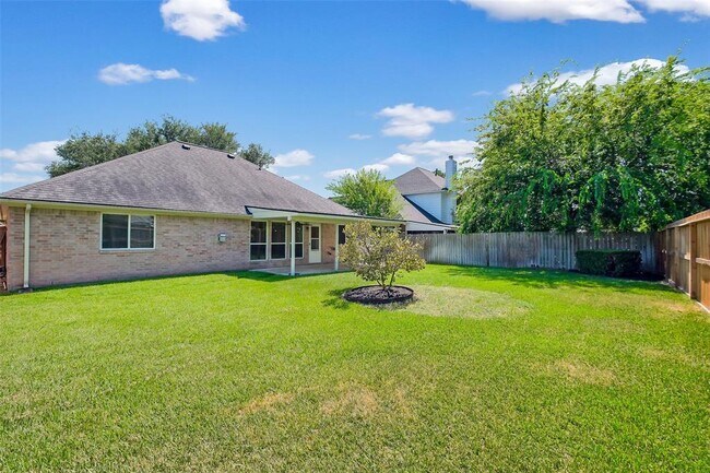 Building Photo - 21734 Maple Bluff Dr