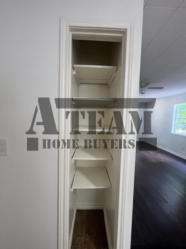 Building Photo - Remodeled 3 Bedroom 2 Bathroom
