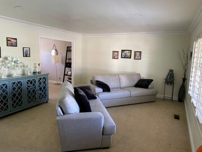 Building Photo - 1242 Eastridge Cir