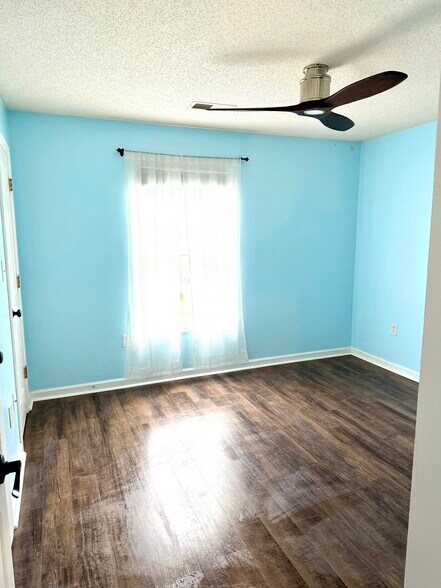 Building Photo - 100 Spring Creek Dr