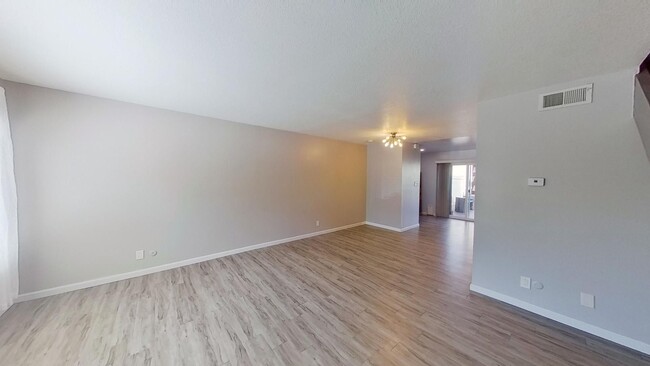 Building Photo - Spacious 2 Bed 1.5 Bath Condo in Fountain ...