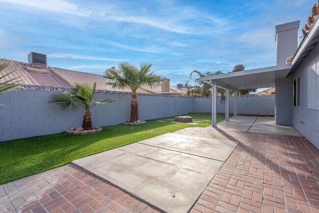 Building Photo - 2205 Riderwood Ave