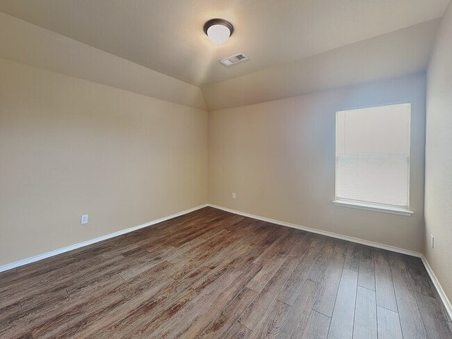Building Photo - 629 Saddleway Dr
