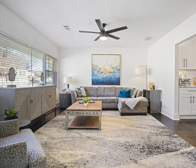 Building Photo - 2234 Edgemore Dr SE