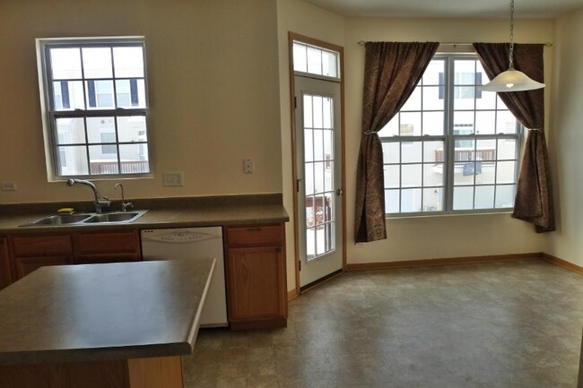 Building Photo - 1577 W Turtle Creek Ln