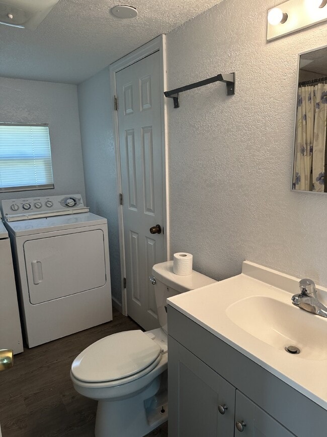 Building Photo - Completely remodeled 2 bedroom, 1.5 bath H...