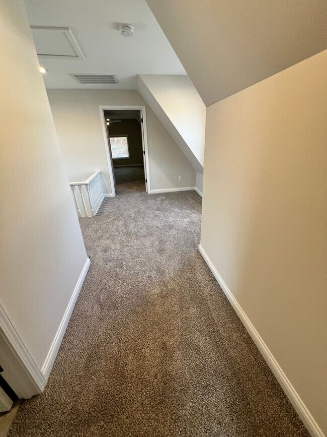 Building Photo - Spectacular newly remodeled home, next to the Square, Franklin, Ky