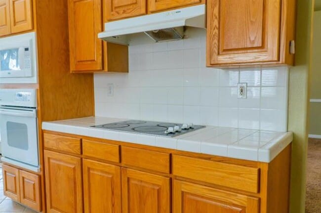 Building Photo - Bright & Spacious 4?BR Fresno Home with High Ceilings & Solar!