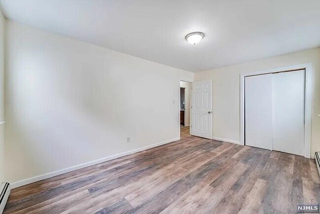 Building Photo - 180 McAdoo Ave