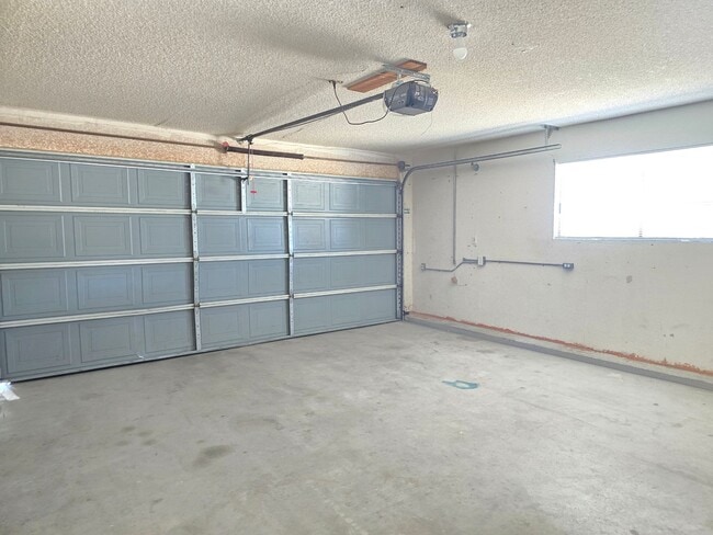 Building Photo - Beautiful 3-Bedroom Home with RV Parking & Spacious Backyard – Move-In Ready!