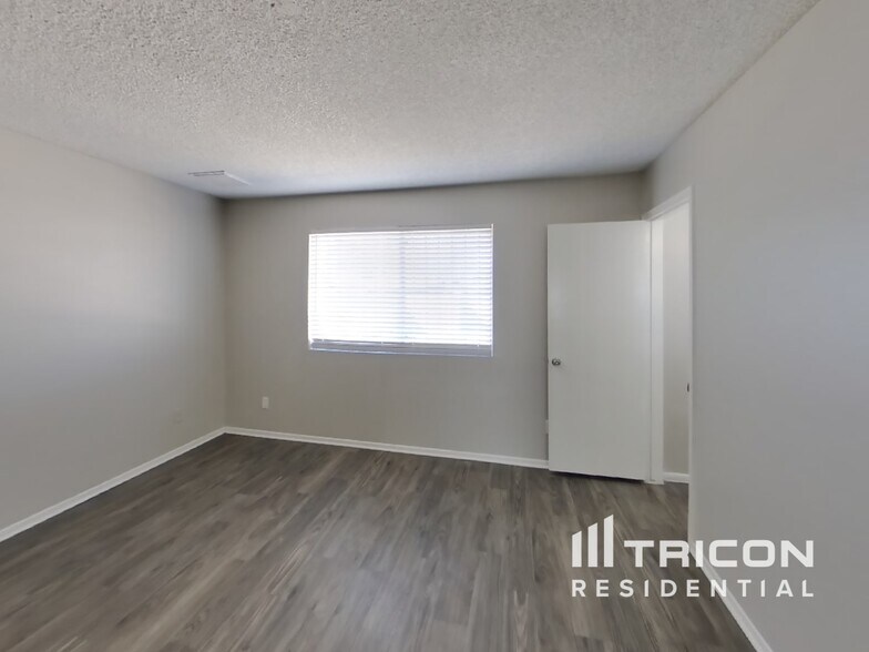 Building Photo - 3771 W Dalphin Rd