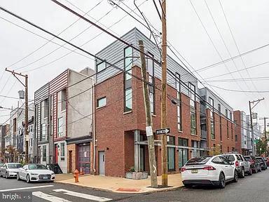 Building Photo - 820 E Thompson St