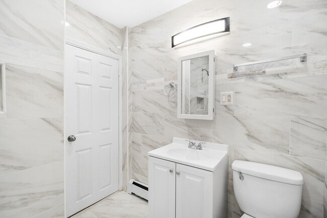 Building Photo - 1534 5th Ave