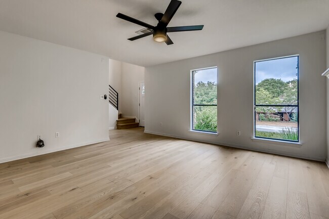 Building Photo - 107 Long Wood Ave