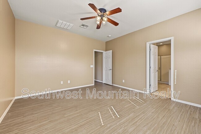 Building Photo - 2346 N Monticello Dr