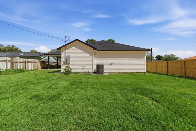 Building Photo - 7040 Kinney St