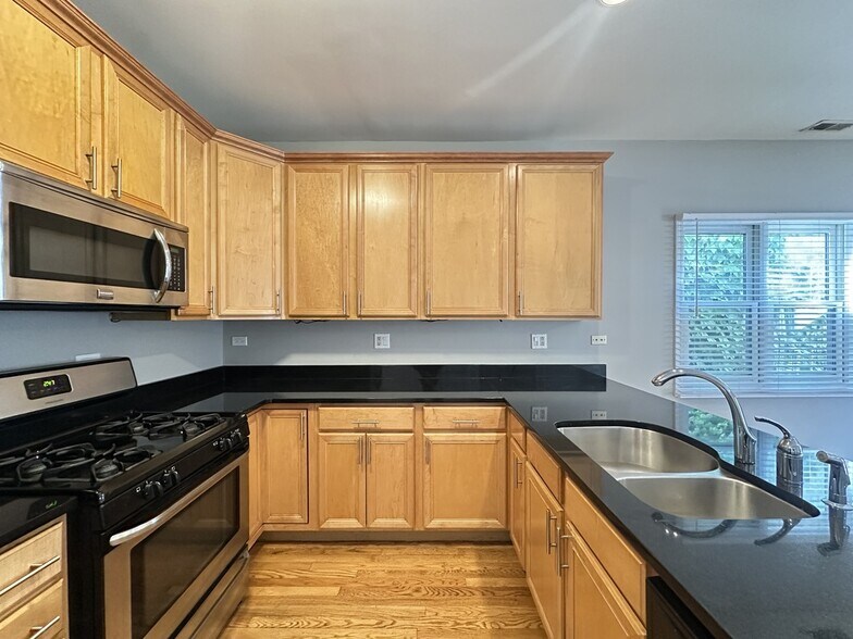 Building Photo - 724 N Willard Ct