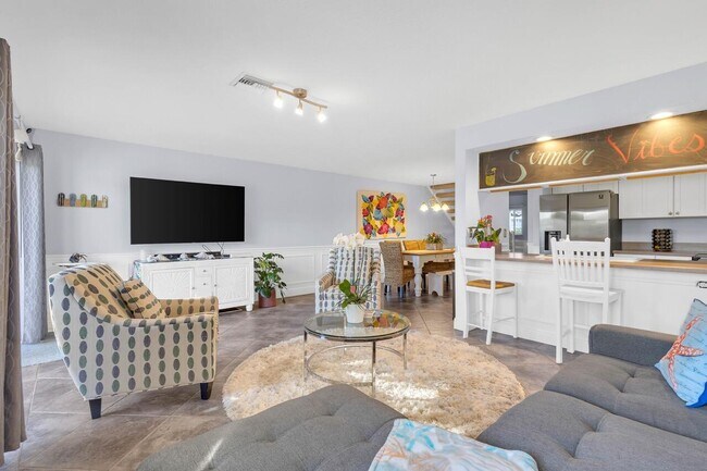 Building Photo - 4949 N Hwy A1A