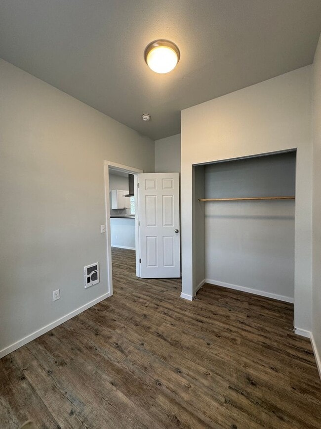 Building Photo - Beautifully Remodeled House