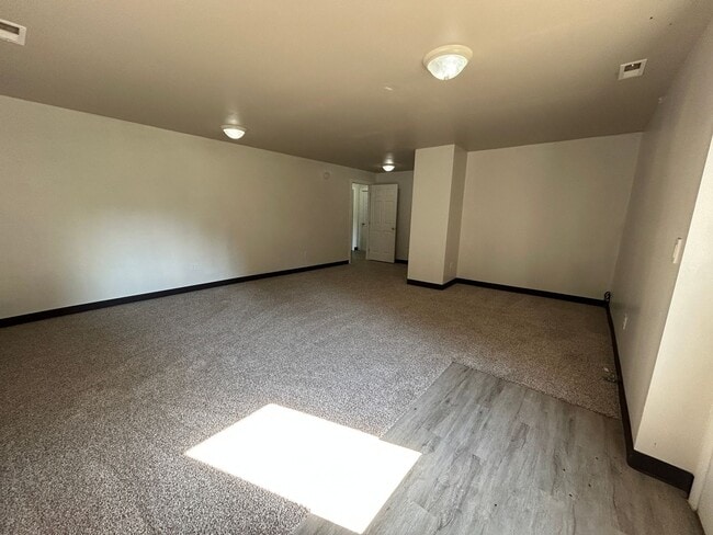 Building Photo - CHRISTMAS SPECIAL!! RURAL Single family home!