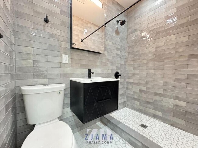 Building Photo - 3 bedroom in BROOKLYN NY 11232