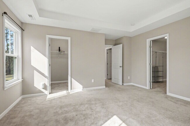 Building Photo - Beautiful 4-Bedroom End-Unit Townhome in West Cary | Open Floor Plan | Prime Location