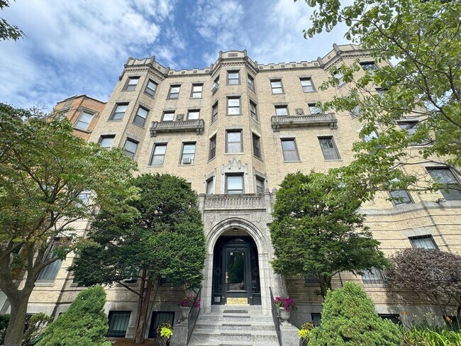 Primary Photo - 51 Park Dr