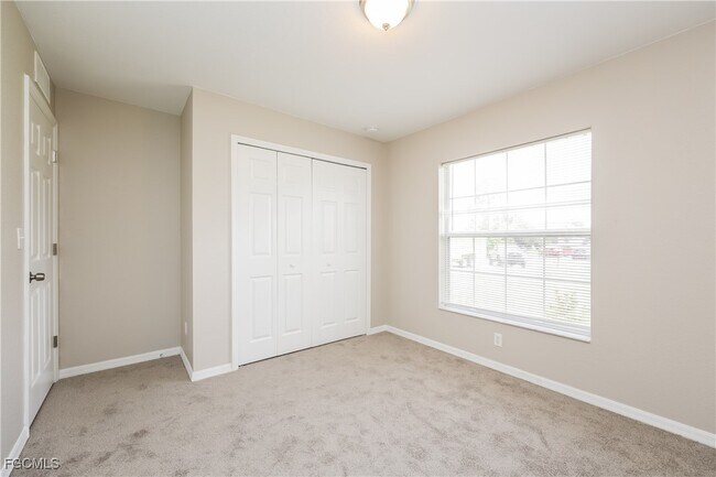 Building Photo - 458 Westdale Ave