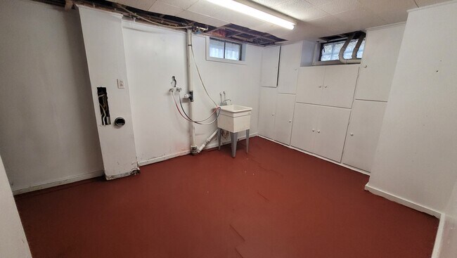 Building Photo - 2556 Thomas st