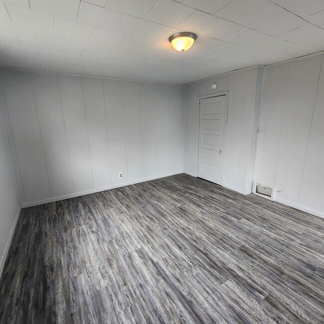 Building Photo - 614 N Griffin St