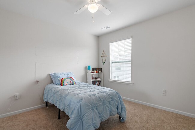 Building Photo - Spacious 5 BR for Rent in Wendall-Availabl...