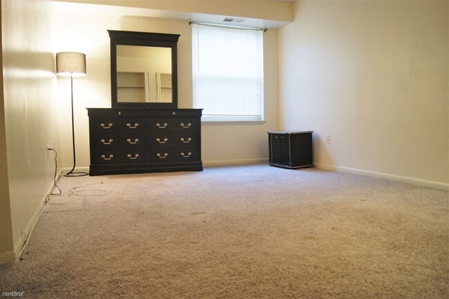 Building Photo - 2 br, 1 bath  - 14 Mountbatten Ct Apt 203