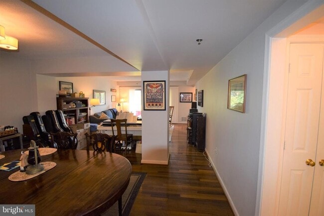 Building Photo - 610 N West St