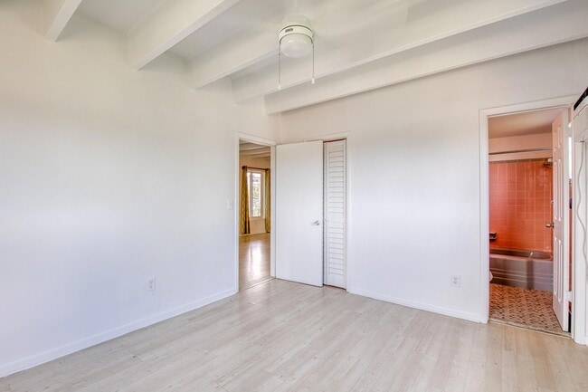 Building Photo - 1520 Lake Ave