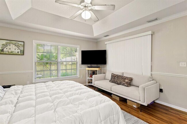 Building Photo - 7205 White Oaks Rd