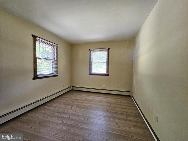 Building Photo - 3400 Hazelwood Ave
