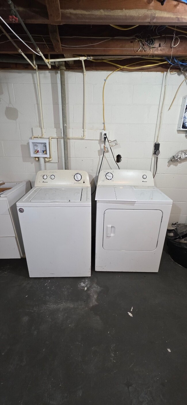 Building Photo - 4267 Labyrinth Rd